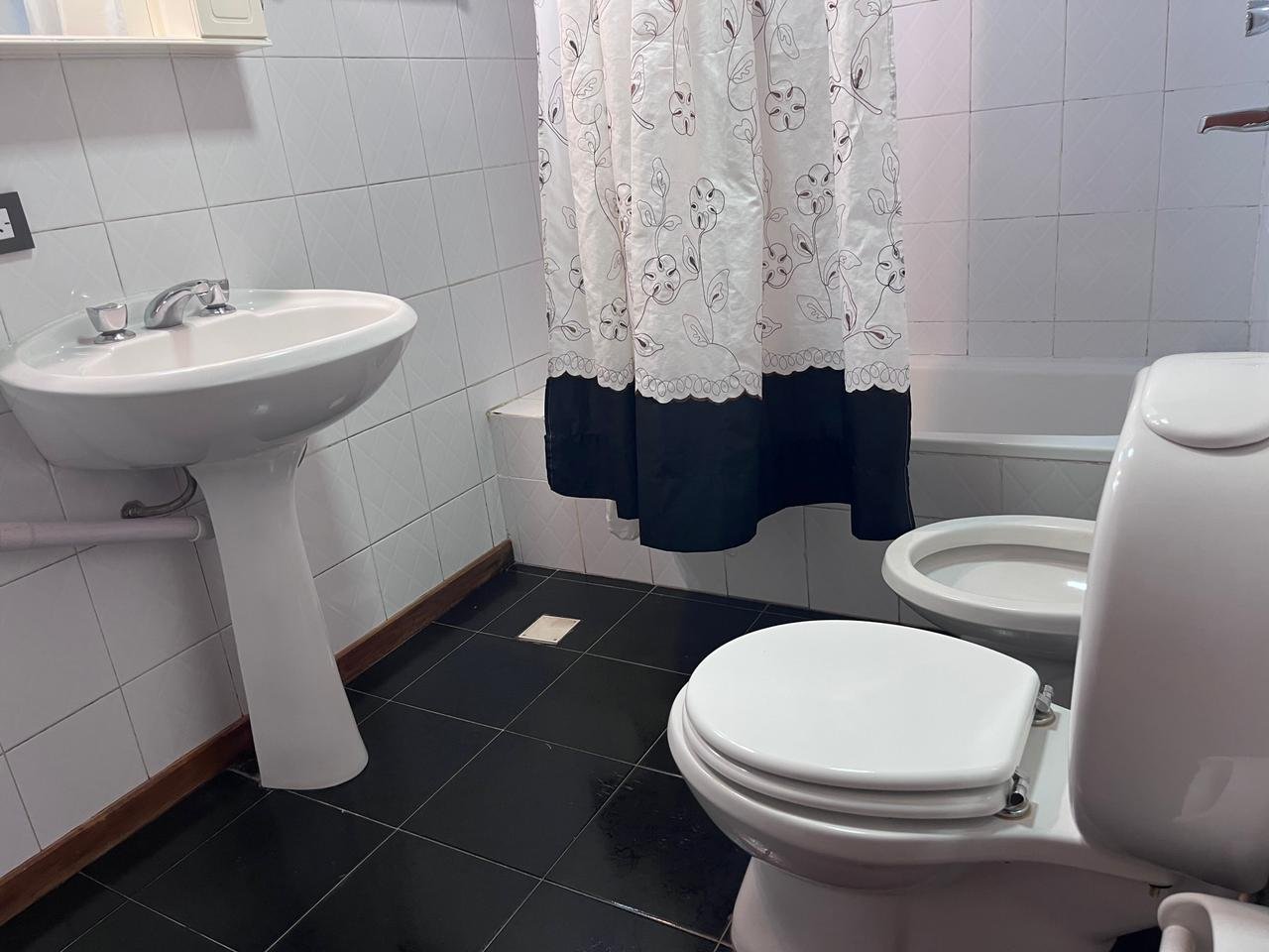 Casa con Patio y Parrilla, en Dina Huapi.